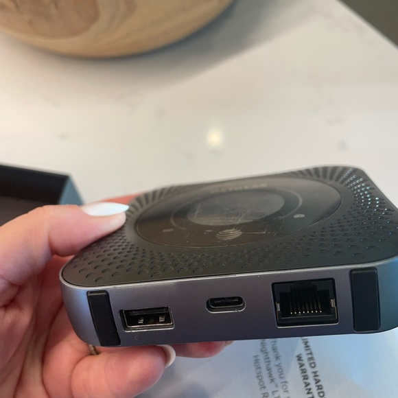 Netgear Nighthawk mobile hotspot router MR1100 from AT&T - Picture 2 of 9
